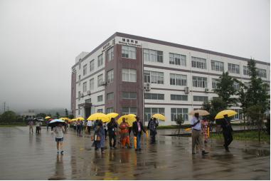 非洲总统顾问代表团来锦浪考察交流.jpg