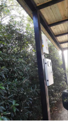 光伏车棚上的锦浪逆变器.png