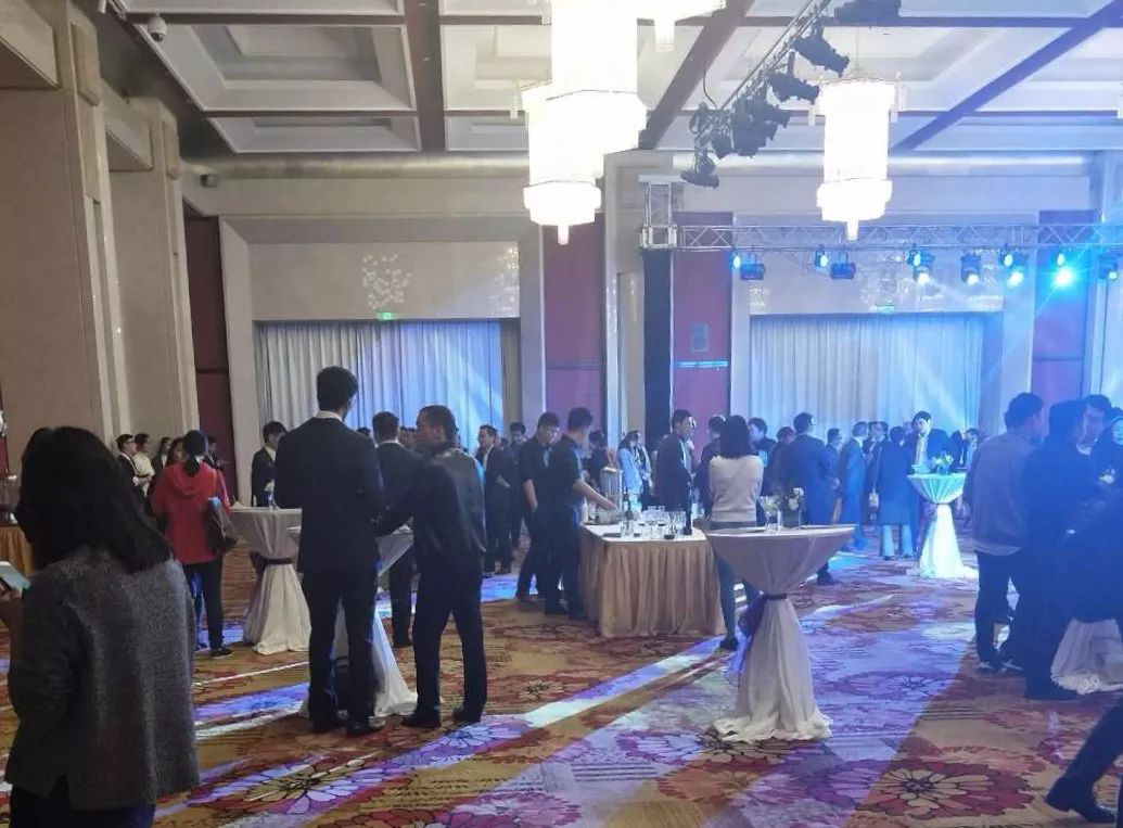 酒会现场.png